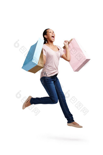 成功时尚女人跳购物袋工作室孤立的白色背景模拟折扣庆祝活动销售交易快乐女客户跳礼物购买购物中心