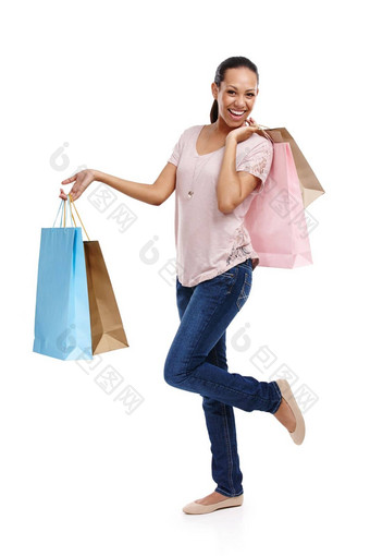 工作室时尚肖像女人购物袋孤立的白色背景黑色的星期五折扣销售交易快乐女客户持有礼物购买购物中心商店商店