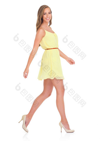 肖像时尚衣服女<strong>人工</strong>作室孤立的白色背景模拟化妆美学<strong>美女</strong>模型加拿大设计师时尚的时尚的美丽的黄色的装