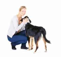 爱宠物女人狗微笑白色背景模型产品放置朋友快乐女人动物玩培训宠物护理忠诚工作室