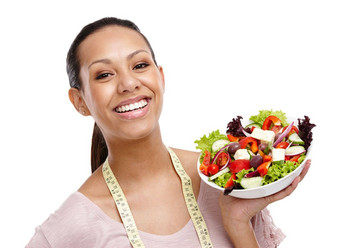 失去重量测量磁带肖像女孩沙拉健康健康饮食营养生活方式微笑快乐黑色的女人健康的食物孤立的白色背景