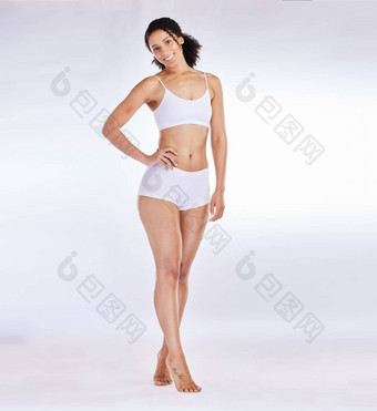 女人身体内衣白色背景工作室锻炼培训促销活动巴西饮食健康模型肖像微笑快乐健身模型内衣爱验收