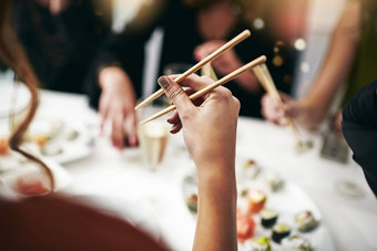 手筷子认不出来人吃筷子晚餐聚会，派对