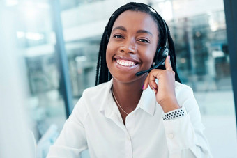 电话销售调用中心办公室肖像黑色的女人工作在线乐观微笑支持客户服务销售沟通专业准备好了工作工作场所