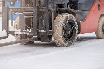 拖拉机轮链拖拉机加载程序湿滑的雪路加载器开车雪防滑链