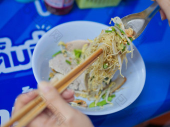 干蛋面条猪肉汤亚洲食物风格