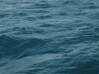 黑暗蓝绿色颜色水表面波中间没完没了的<strong>深海</strong>没完没了的波浪广阔的区域蓝色的海水黑暗蓝色的波<strong>深海</strong>洋愤怒的海蓝宝石波表面水