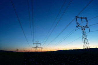 高电压塔不断上升的能源价格概念<strong>行业</strong>能源增加价格电概念<strong>行业</strong>能源危机欧洲引起的俄罗斯侵略战争乌克兰