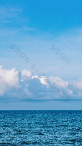 横幅垂直故事大气全景白色云清晰的蓝色的天空地平线行平静空海概念天堂生活设计放松壁纸背景语气格式股票