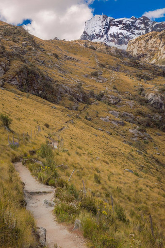 徒步旅行路径山通过华斯卡兰科迪勒拉BlancaAncash秘鲁