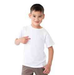 可爱的男孩穿空白t恤