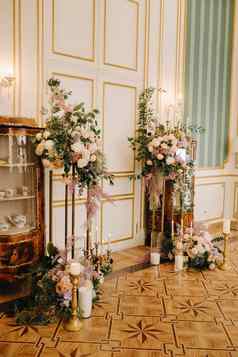 的地方装饰花婚礼仪式室内城堡
