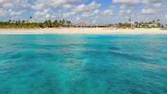 蓝色的海水地平线热带异国情调的度假胜地卡纳湾海滩俱乐部