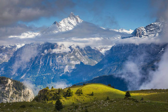 有雾的山》<strong>剧组</strong>冰雪覆盖伯恩瑞士阿尔卑斯山脉瑞士
