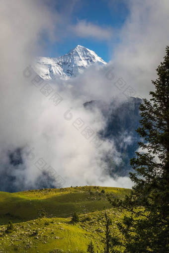 有雾的山》剧组冰雪覆盖伯恩瑞士阿尔卑斯山脉瑞士