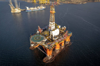 石油气体<strong>钻井钻井</strong>平台海空中视图