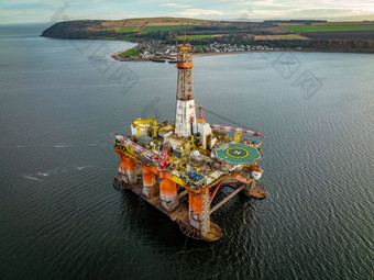 石油气体钻井钻井平台海空中视图