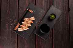 寿司卷烟熏鳗鱼陪客鳄梨芝士顶视图传统的美味的新鲜的寿司卷集寿司菜单日本厨房餐厅亚洲食物