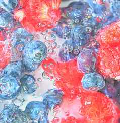 水新鲜的浆果特写镜头特写镜头视图蓝莓树莓水背景纹理越桔树莓宏泡沫玻璃墙平设计前视图水平图像散焦