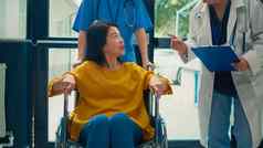 亚洲女人物理残疾接收护士