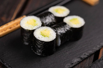 牧寿司卷鳄梨筷子寿司菜单日本食物