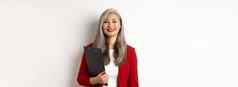 成功的亚洲高级业务女人持有剪贴板穿红色的夹克口红工作微笑相机白色背景