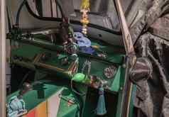 指示板操舵轮转变杆内部泰国传统的出租车轮子车辆惠勒出租车嘟嘟车室内设计