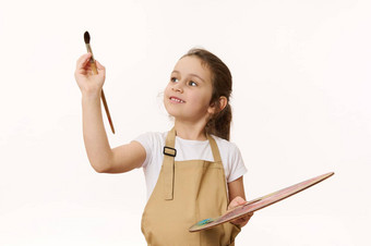 肖像白色背景学龄前儿童孩子可爱的婴儿女孩持有调色板油漆绘画画笔