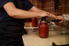 老板折边机特殊的缝关键关闭盖子罐子新鲜罐头番茄酱汁过去保存食物