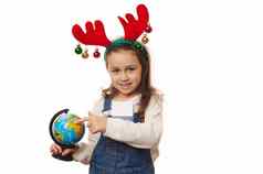 快乐孩子穿鹿鹿角希望点地球全球使储蓄地球战争损害污染