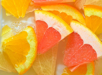 特写镜头视图葡萄柚橙色水果蜂蜜葡萄柚片水背景纹理冷却水果喝宏泡沫玻璃墙平设计水平图像