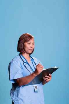 医生护士写作健康护理治疗剪贴板准备检查访问