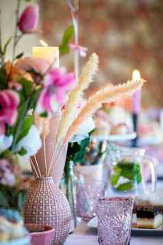 表格设置奢侈品婚礼聚会，派对babyshower生日美丽的花蛋糕蜡烛decortation表格