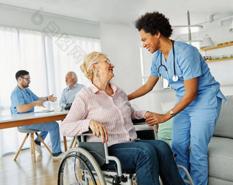 护士医生高级<strong>护理</strong>照顾者帮助轮椅退休首页<strong>护理</strong>上了年纪的女人禁用残疾