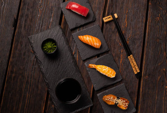 美味的寿司尼吉里木背景传统的<strong>日本</strong>厨房