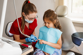 专业卫生<strong>牙齿</strong>孩子牙科专业<strong>牙齿</strong>清洁孩子女孩儿科牙医检查咨询孩子病人牙科