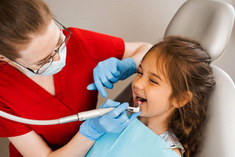 孩子牙医使专业<strong>牙齿</strong>清洁牙科专业卫生<strong>牙齿</strong>孩子牙科儿科牙医检查咨询孩子病人牙科