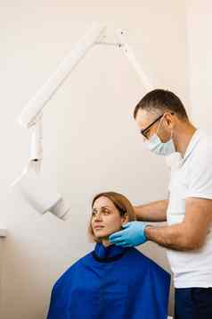 牙齿雷扫描检测牙痛治疗根牙医x射线牙扫描女人牙科