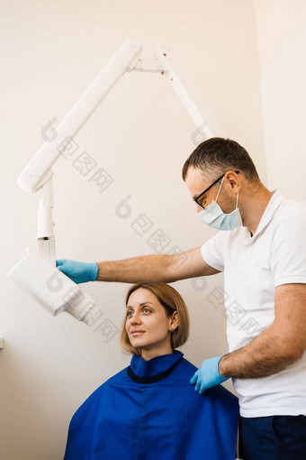 牙医x射线牙扫描女人<strong>牙科</strong>牙齿雷扫描检测牙痛治疗根