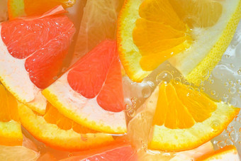 片葡萄柚橙色葡萄柚水白色背景块葡萄柚橙色水果蜂蜜葡萄柚液体泡沫片葡萄柚橙色水果蜂蜜葡萄柚水宏图像水果水水平图像前视图平设计