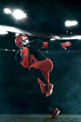 美<strong>国足</strong>球球员行动运动员运动员<strong>红</strong>色的头盔体育场背景体育运动动机壁纸