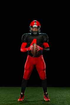 美国足球球员运动员运动员红色的头盔黑色的背景体育运动动机壁纸