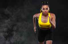 下载图片音乐集合运行短跑运动员运行女人运行黑色的背景健身体育运动动机跑步者概念