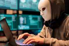 危险的骗子戴面具的身份黑客服务器