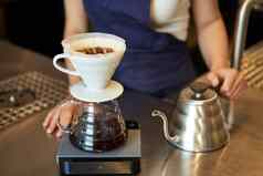 关闭过滤器咖啡酝酿工具包水壶咖啡馆咖啡师准备过滤器计数器