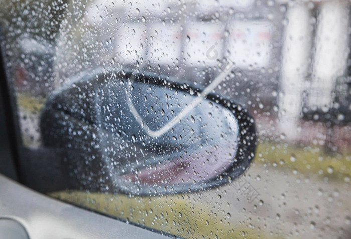 雨滴窗口车