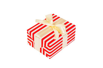 <strong>圣诞</strong>节假期手工制作的现在红色的纸黄金丝带孤立的白色背景前视图<strong>感恩</strong>节礼物盒子概念