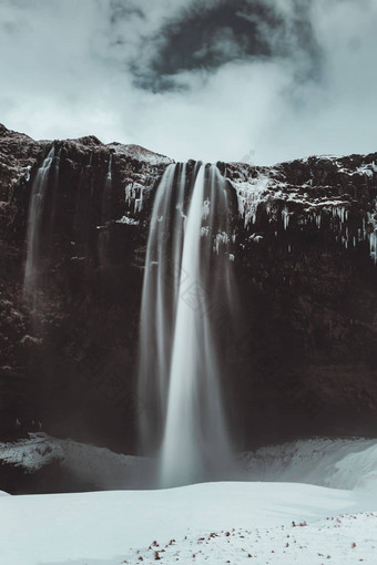 冰岛具有里程碑意义的著名的瀑布塞里雅兰瀑布