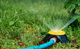 喷水灭火系统浇水花热一天城市公园灌溉系统