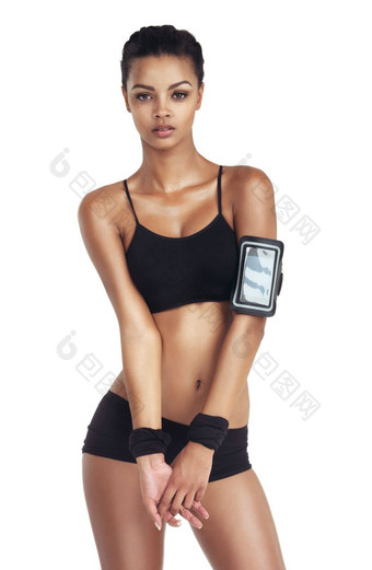 伸展运动温暖的音乐肖像黑色的女人听声音播客广播首歌健身培训锻炼有氧运动健康工作室流媒体模型孤立的白色背景